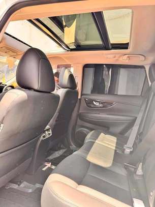 Nissan X-Trail Autech Premium grade white sunroof image 5