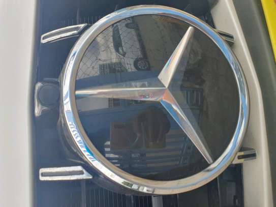 Mercedes-Benz C200 image 7