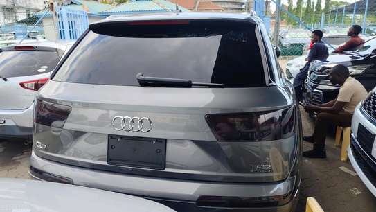 Audi Quattro Grey 2018 7 seater image 12