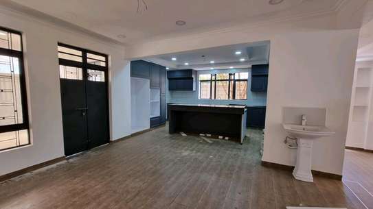 5BEDROOM VILLA WITH DSQ FOR SALE image 2