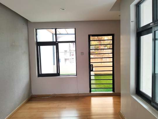 5 Bed House with En Suite in Lavington image 11