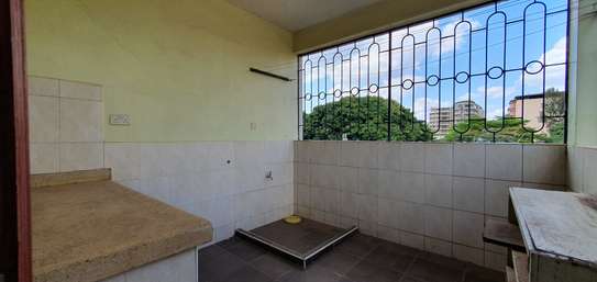 4 Bed Apartment with En Suite at 2Nd Parklands Avenue image 14