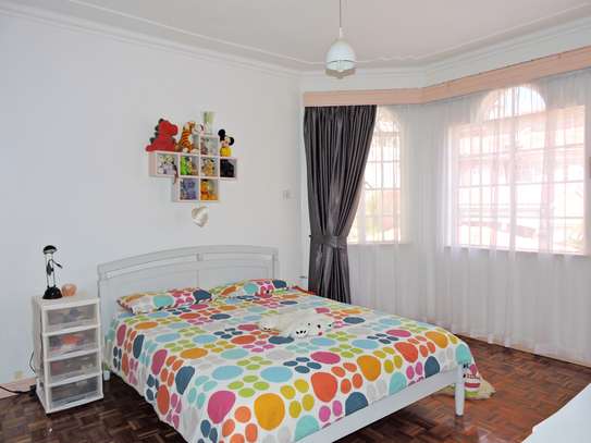 5 Bed Townhouse with En Suite at Riverside Drive image 18