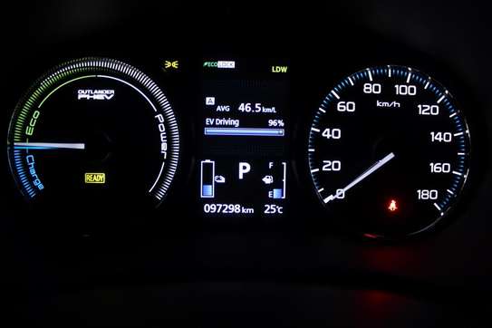 MITSUBISHI OUTLANDER image 5