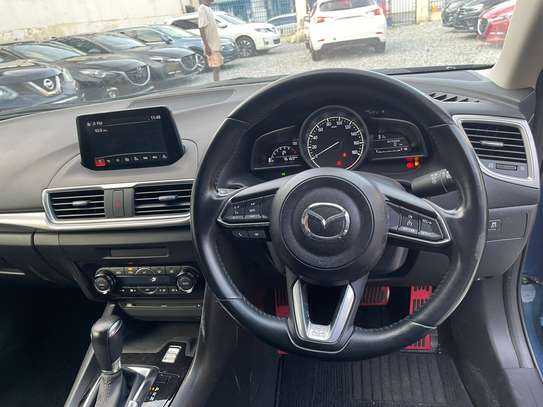 Mazda Axela image 4