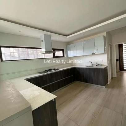 4 Bed Townhouse with En Suite in Lavington image 5