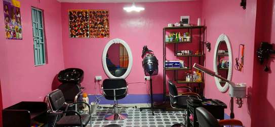 Salon/ Beauty Parlour for Sale image 9
