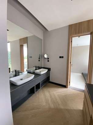 5 Bed Villa with En Suite at Lavington image 12