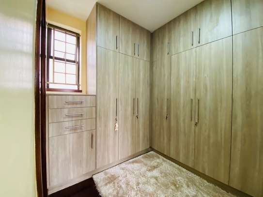 4 Bed Apartment with En Suite in General Mathenge image 9