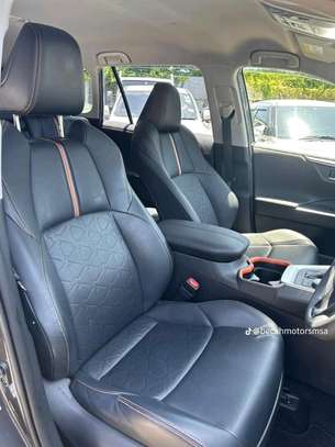 Rav4 Sunroof Grey 2019 4x4 image 3