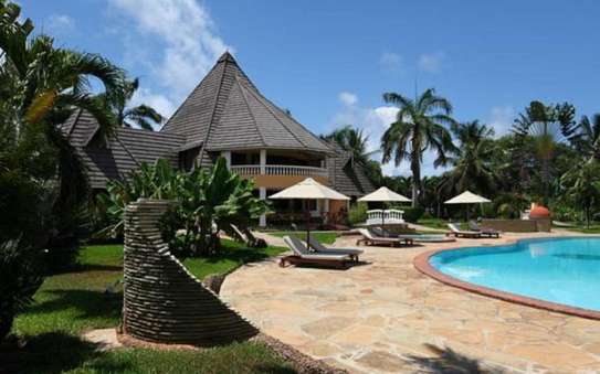 10 Bed Villa with En Suite in Diani image 5