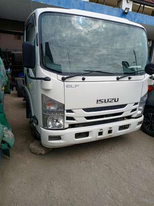 ISuzu ElF Truck chassis image 2