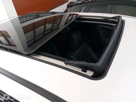 Toyota Harrier with sunroof White color 2015 model image 4