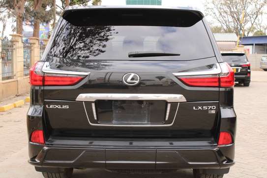 2019 Lexus LX 570 image 15