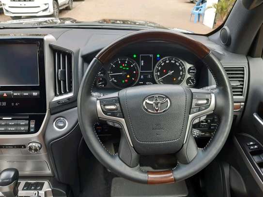 2018 Toyota land cruiser ZX V8 PETROL image 2