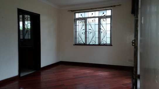 5 Bed Townhouse with En Suite at James Gichuru image 12