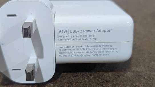 Apple MacBook Pro 13" 61W Charger USB Type C image 2