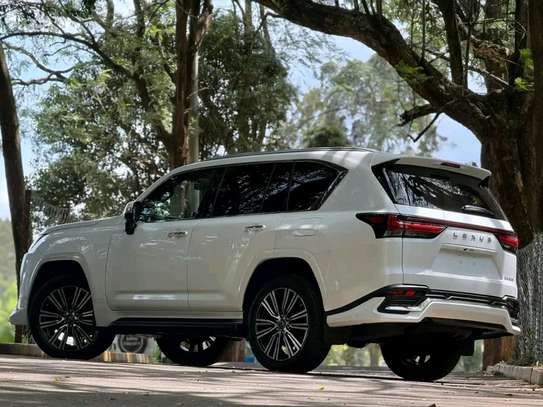 2023 Lexus LX600 image 10