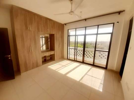 Serviced 3 Bed Apartment with Swimming Pool at Mombasa Beach image 5
