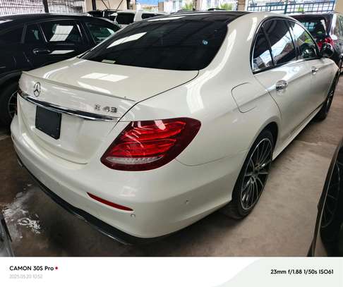 Mercedes Benz E43 image 7