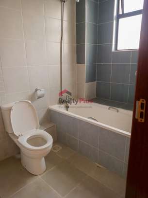 2 Bed Apartment with En Suite in Kilimani image 5