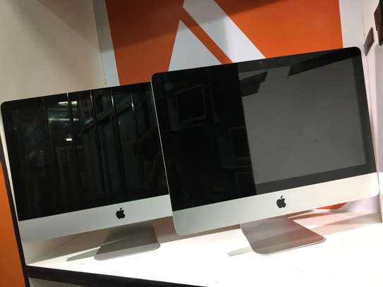 Apple 21.5 iMac Desktop Computer (Late 2013 )Core i5 image 2