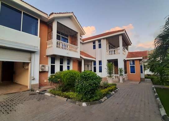 6 Bed House with En Suite in Bamburi image 1
