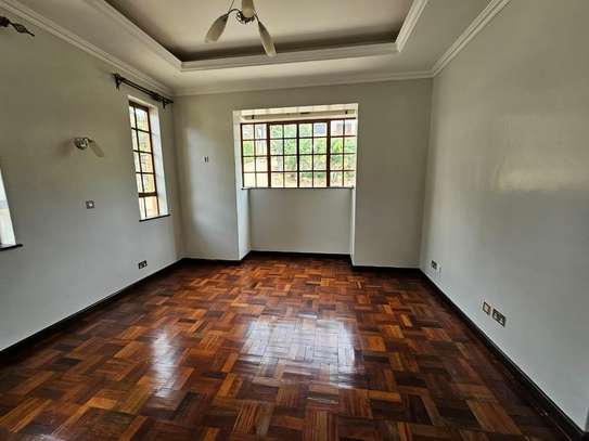 4 Bed House with En Suite in Rosslyn image 11