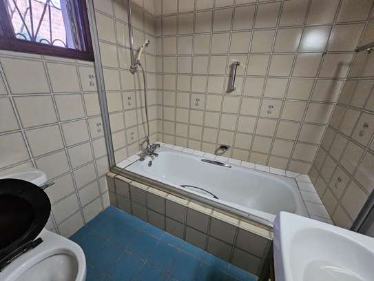 5 Bed House with En Suite in Spring Valley image 13