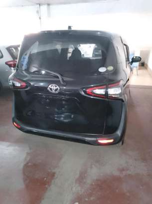 Toyota sienta black image 1