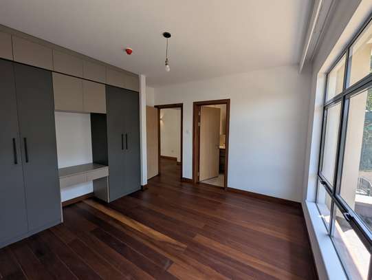 4 Bed Apartment with En Suite at Rosslyn image 7