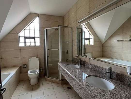 4 Bed Townhouse with En Suite in Lavington image 16