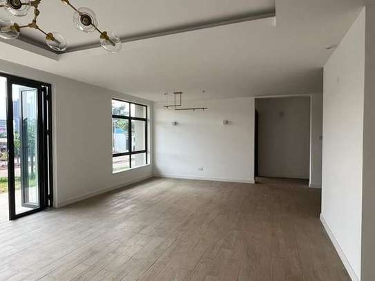4 Bed Apartment with En Suite in Rosslyn image 4