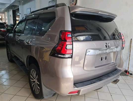Toyota land cruiser Prado TX-L petrol 2019 image 9