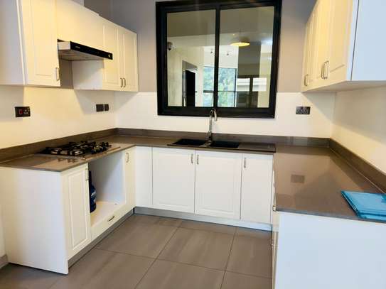 2 Bed Apartment with En Suite at Rhapta Road image 3