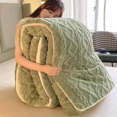 Heavy strong and woolen duvets image 2