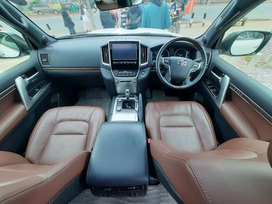 2016 Toyota Land Cruiser V8 ZX image 7