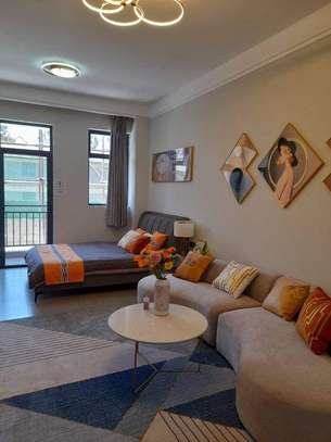 Serviced Studio Apartment with Swimming Pool in Redhill image 4