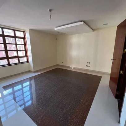4 bedroom apartment all ensuite in kilimani with a Dsq image 10