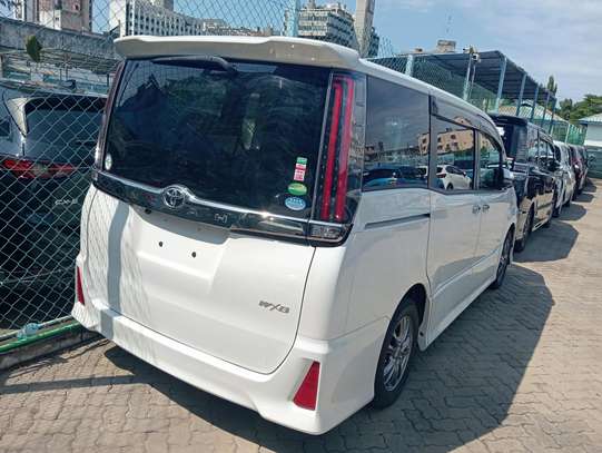 Toyota Noah WXB image 8