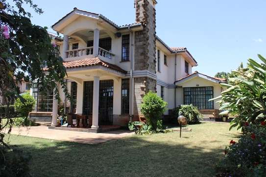 4 Bed Townhouse with Swimming Pool in Rosslyn image 1