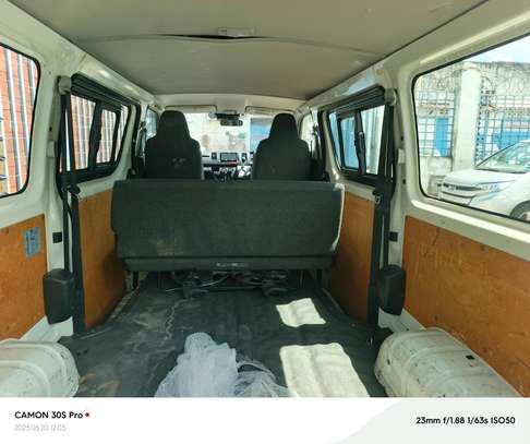 Toyota Hiace 7l image 6