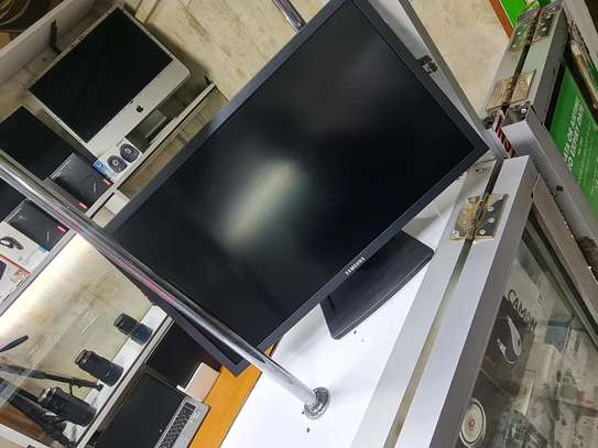 Samsung 28inch 1080 FHD monitor with Hdmi, Vga, RcA inputs. image 5