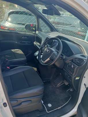 Toyota Noah WXB image 4