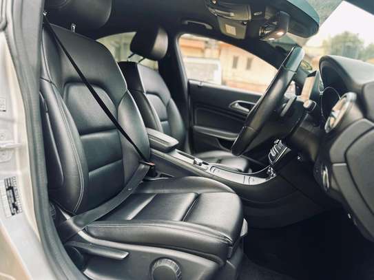 Mercedes Benz image 4