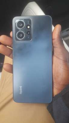 It's a Redmi note 12,128GB,8GB RAM Black 6.4 Super AMOLED image 7