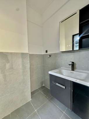 1 Bed Apartment with En Suite in Westlands Area image 8