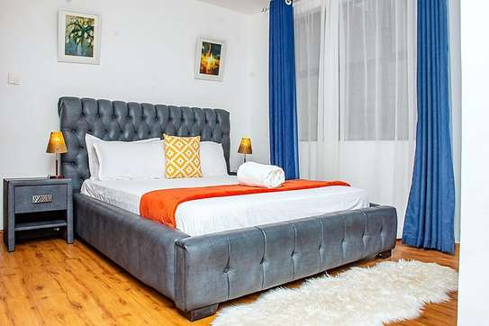 Serviced 4 Bed Apartment with En Suite at Riverside image 8