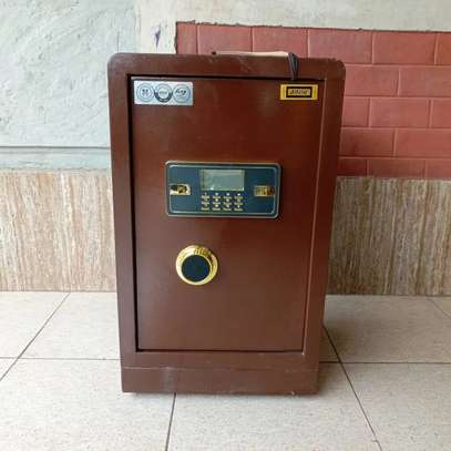 Office Safe : 70 Kgs Heavy Weight Fireproof Safe image 1
