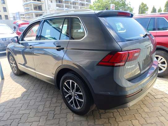 Volkswagen Tiguan Sunroof 2018 Grey image 10